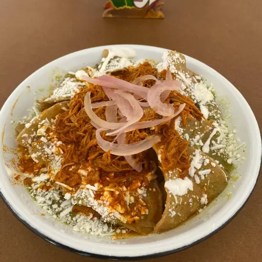 Chuilaquiles con Cochinita Pibil 