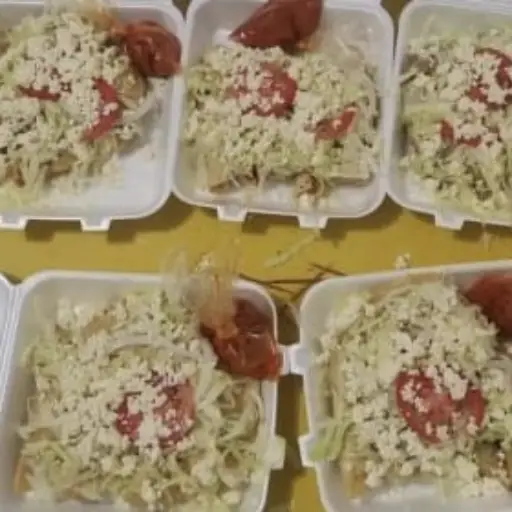 Tacos dorados son de pollo