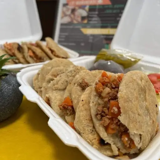 Bocoles de picadillo 