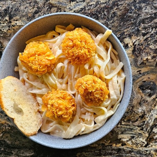 PASTA + CRUNCHY BURGER 