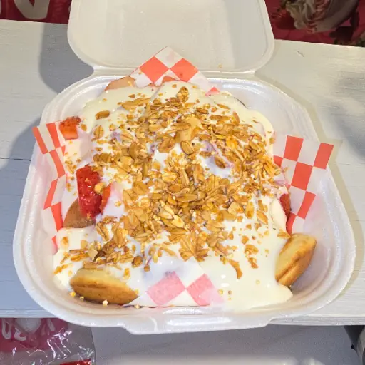 Mini hotcakes con fresas con crema 🥞🍓