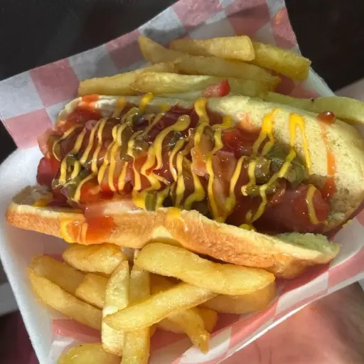 Hotdog con catsup y queso