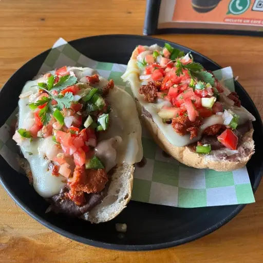 Molletes con pico de gallo 2piezas