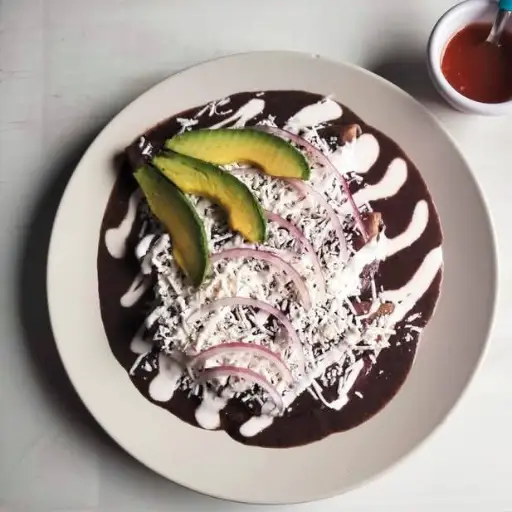 Paquete 4 Enfrijoladas