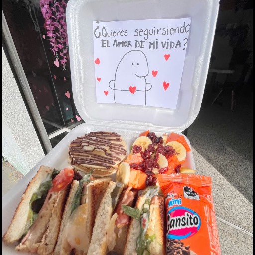 Medio club con hotcakes y gansito