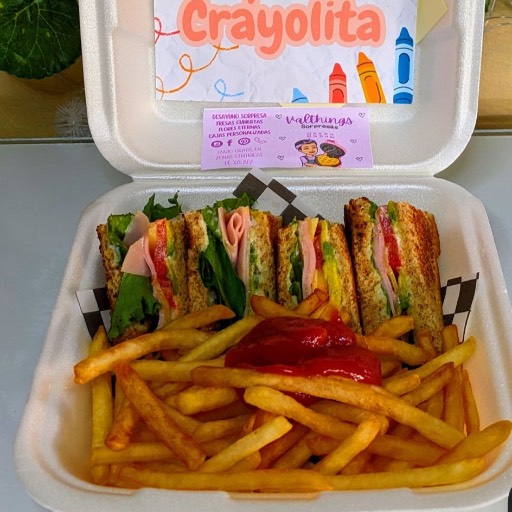 Club sándwich con papas 