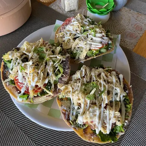 TOSTADAS DE POLLO