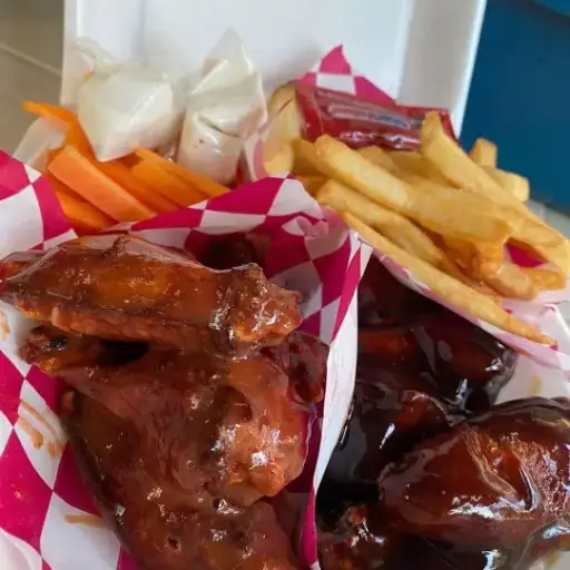 Alitas Con porción de Papas Fritas (copia)