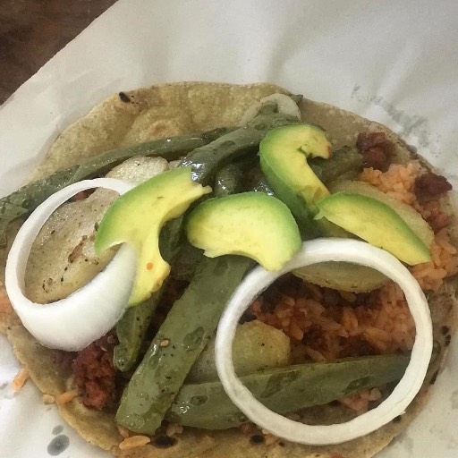 Tacos placeros,pollo,puerco,longaniza