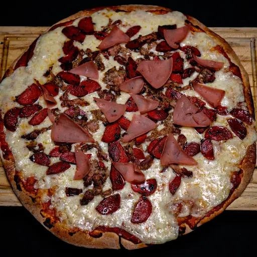 Pizza Carnes Frías 