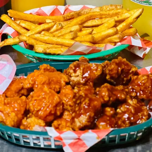 18 Boneless + canasta de papas