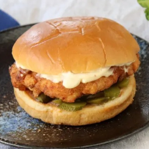 Hamburguesa boneless, tenders y pechiuga crujiente