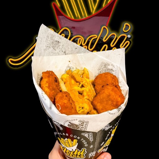 Cono de  Papas + 4 nugetss