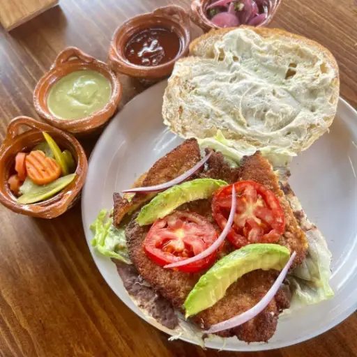 Torta de Milanesa Empanizada Res