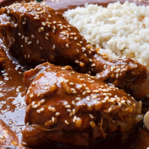 Pollo con mole poblano