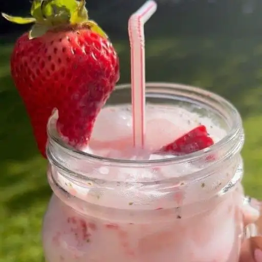 Agua de fresa de leche 