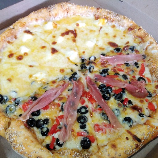 Pizza 3 quesos mitad premium ibérica 