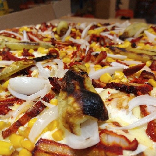 Pizza de Pastor Supremo con orilla rellena de queso 