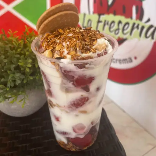 Fresas con Yogurt (Chico)
