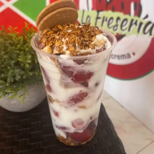 Fresas con Yogurt (Grande)