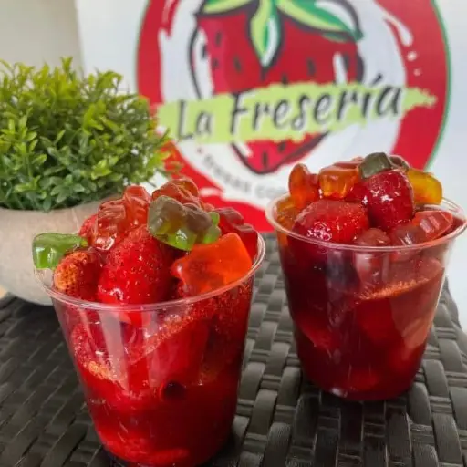 Fresas con Chamoy (Mediano)