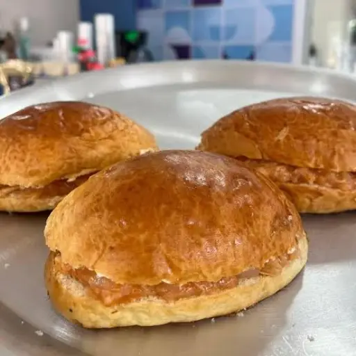 MEDIA NOCHE DULCE DE CARNE POLACA 