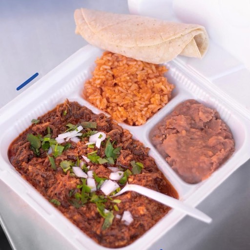 Lonche de Birria con Chicharrón 