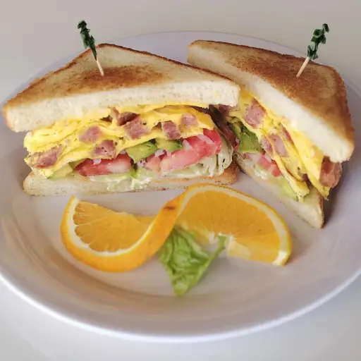 SANDWICH DE SALCHICHA