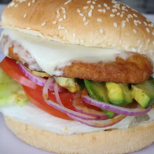 HAMBURGUESA POLLO RUEDA (EMPANIZADO)