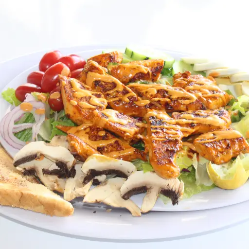 ENSALADA DE POLLO AL CHIPOTLE