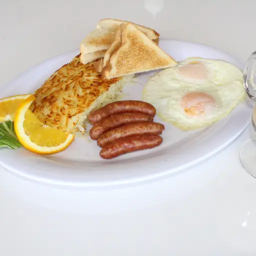 SALCHICHAS LINK CON HUEVO PLATILLO