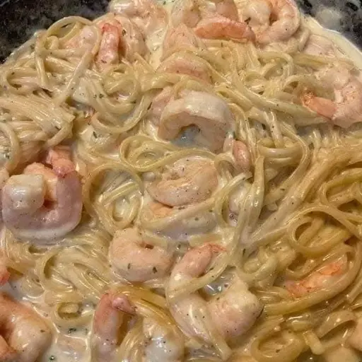 Pasta con camarones ala crema
