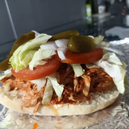 Torta de lomo enchilado