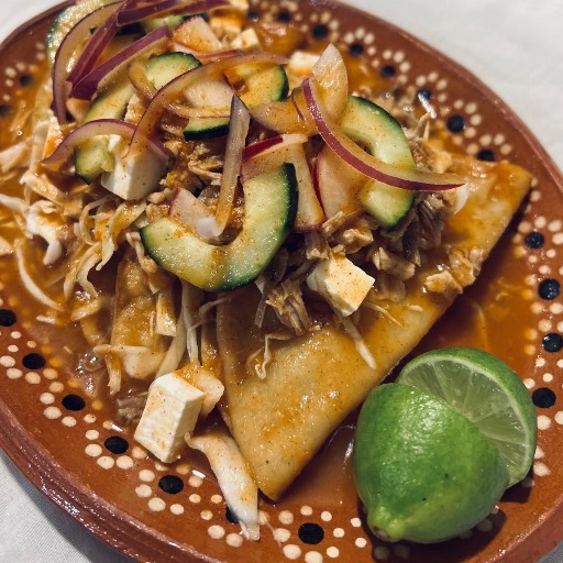 Taco ahogado relleno de frijol