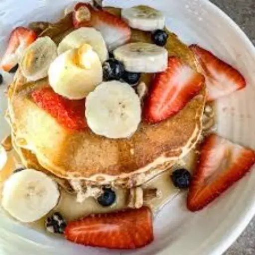 HOTCAKES CON FRUTA